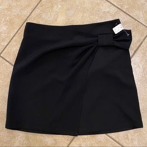 NWT Black bow skirt